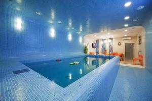 a large swimming pool in a room with at Green Park Hotel in Yekaterinburg