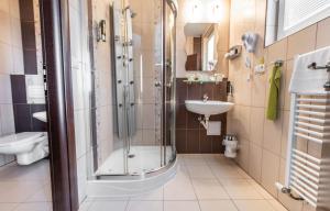 Koupelna v ubytování WX Hotel