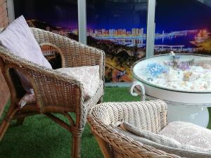 Posedenie v ubytovaní Apartamento Lujo frente al Mar Centro de Malaga