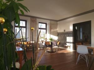 A seating area at Ahoi