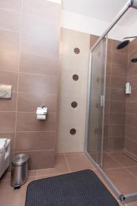 Koupelna v ubytování Albert Hotel