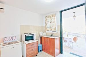 A kitchen or kitchenette at Angelina Studio Még 5 kép