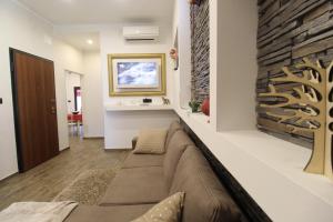 a living room with a couch and a fireplace at Casa vacanze Corso Roma in Brindisi