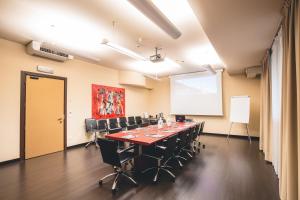 Zona business o sala conferenze di Base Hotel