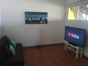 TV a/nebo společenská místnost v ubytování Casita con Barbacoa