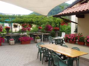 A restaurant or other place to eat at Albergo Sala