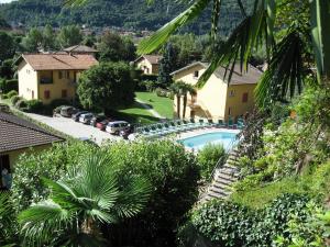 Bazén v ubytovaní Appartamenti Ferrari Residence alebo v jeho blízkosti