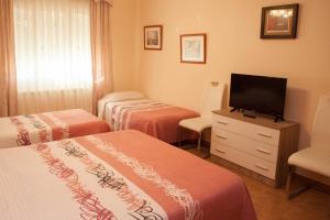 Posteľ alebo postele v izbe v ubytovaní La Rosaleda de Orgaz