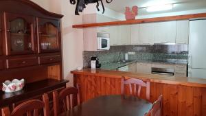 Kuchyňa alebo kuchynka v ubytovaní Apartamentos Rurales Les Barnedes