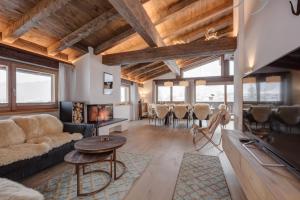 a living room with a couch and a table at Villa Mountainview - Kirchberg bei Kitzbühel, Sauna, Kamin, nicht weit zu den Skiliften in Kirchberg in Tirol