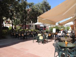 Reštaurácia alebo iné gastronomické zariadenie v ubytovaní Gran Reserva Luna 5 17 Empuriabrava - Immo Barneda
