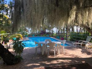 a patio with a table and chairs next to a pool at Case Cassia in Riambel