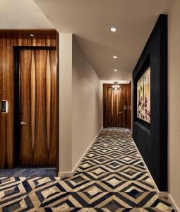 a hallway of a hotel with a hallwayngth at Sophy Hyde Park in Chicago