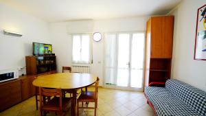 A kitchen or kitchenette at Appartamento Guido Reni