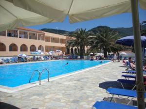 Bazén v ubytování Alkyon Beach Hotel nebo v jeho okolí