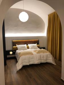 En eller flere senger på et rom på Tropicana Room