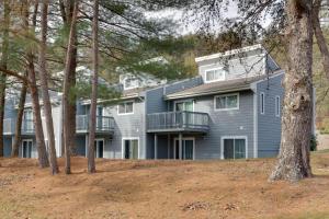 BasyeChalet High的有树的房子的外部景观