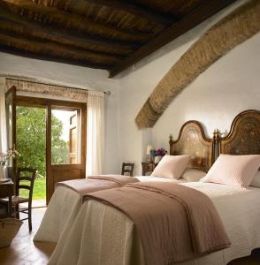 Borgo di Pianciano tesisinde bir odada yatak veya yataklar