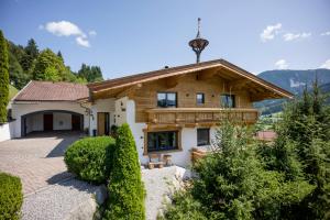 a house with a gambrel roof and a driveway at Haus Panorama in Brixen im Thale