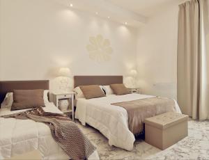 Posteľ alebo postele v izbe v ubytovaní FLOS Guest House