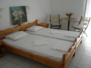 Postel nebo postele na pokoji v ubytování Eolia beachfront studios