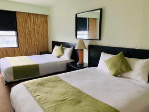 Katil atau katil-katil dalam bilik di Hotel at the Waldorf