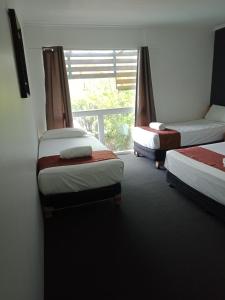 Postel nebo postele na pokoji v ubytování Annerley Motor Inn