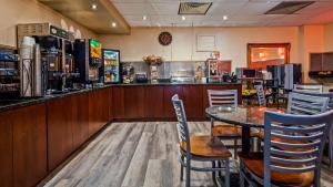Restoran atau tempat lain untuk makan di Best Western Plus Coastline Inn