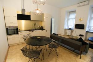 A kitchen or kitchenette at Real Delux Apartment next to Gozsdu & Synagogue