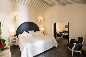Postel nebo postele na pokoji v ubytování Auberge de Cassagne & Spa + 37 fotografií