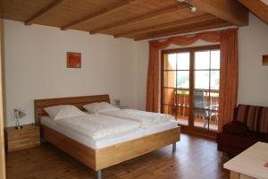 מיטה או מיטות בחדר ב-Gästehaus Sonnhalde