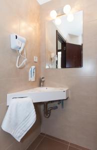 Koupelna v ubytování Albert Hotel