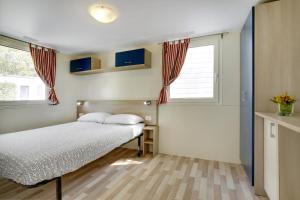 A bed or beds in a room at Camping Fusina