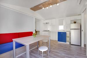 A kitchen or kitchenette at Camping Fusina