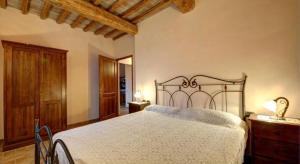 a bedroom with a large bed in a room at Collepetrucci in Ciciano
