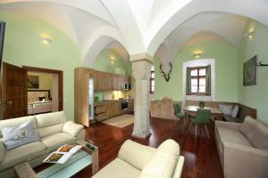 Posezení v ubytování Schlossresidenz Fischhorn