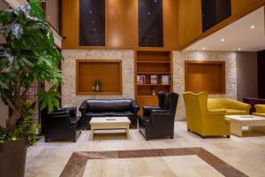 a waiting room with couches and chairs at City's Hill Hotel in Kuşadası
