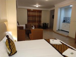 Postel nebo postele na pokoji v ubytování Mekelle Hotel