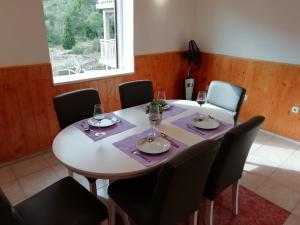 Posedenie v ubytovaní Apartman Radic + 23 fotografií