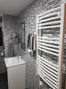 A bathroom at Apartamentos Sueños de Toledo Még 37 kép