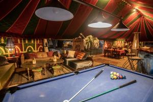 a living room with a pool table in it at Paraiso Perdido in Conil de la Frontera