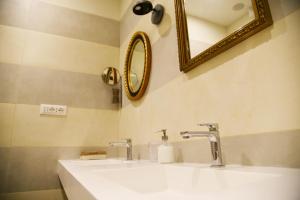 a bathroom with two sinks and a mirror at L'Amande in Genoa