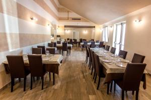 Reštaurácia alebo iné gastronomické zariadenie v ubytovaní Agriturismo Corte Casello