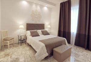 Posteľ alebo postele v izbe v ubytovaní FLOS Guest House