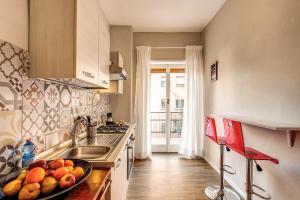 A kitchen or kitchenette at Aura Paradise Apartment - With parking garage