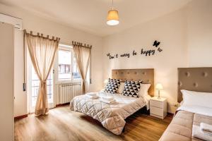 A bed or beds in a room at Aura Paradise Apartment - With parking garage