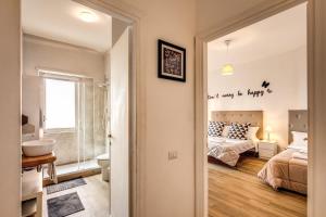 A bed or beds in a room at Aura Paradise Apartment - With parking garage