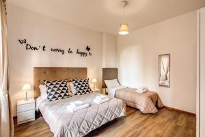 A bed or beds in a room at Aura Paradise Apartment - With parking garage