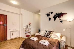 A bed or beds in a room at Aura Paradise Apartment - With parking garage