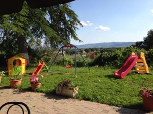 Herní místnost nebo prostor pro děti v ubytování Assisi Garden